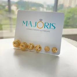 BRINCO DOURADO TRIO BOLAS TIPO MANDALA