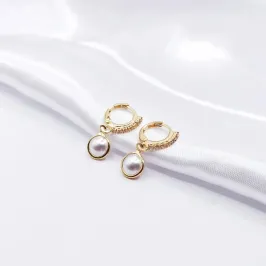 BRINCO DOURADO ARGOLINHA CLICK CRAVEJADA E PÉROLA