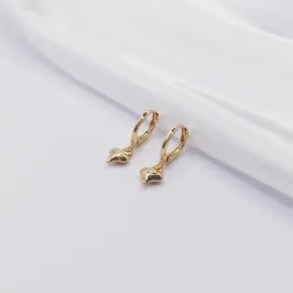 BRINCO DOURADO ARGOLINHA COM PENDURICALHO CORAÇÃO ABAULADO P