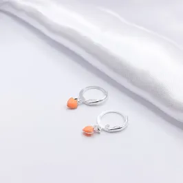 BRINCO PRATA ARGOLINHA CLICK CORAÇÃO RESINADO LARANJA