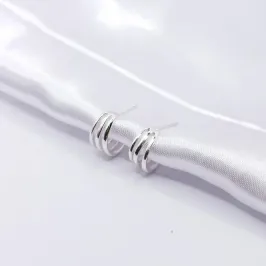 BRINCO PRATA ARGOLINHA COM TRÊS FIOS LISOS