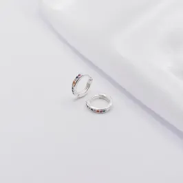 BRINCO PRATA ARGOLINHA CRAVEJADA COM ZIRCÔNIA COLORIDA M
