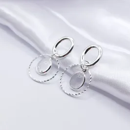 BRINCO PRATA CIRCULO VAZADO COM CRISTAL OVAL