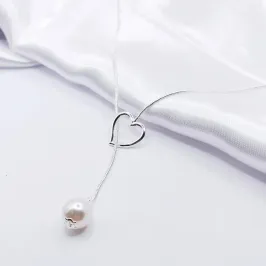 COLAR PRATA GRAVATINHA COM CORAÇÃO LISO E PÉROLA 45CM