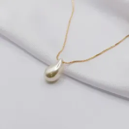 GARGANTILA DOURADA COM GOTA DE PÉROLA 45CM