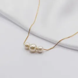 GARGANTILA DOURADA COM PÉROLA TRIPLA 45CM