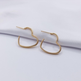 BRINCO DOURADO ARGOLA CORAÇÃO FIO LISO E FIO TRABALHADO