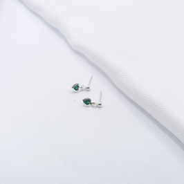 BRINCO PRATA BOLINHA COM MINI CORAÇÃO VERDE