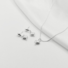 CONJUNTO PRATA CORAÇÃO ABAULADO E TEXTURIZADO