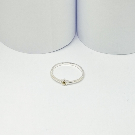 ANEL PRATA SOLITÁRIO COM ESTRELA E ARO DETALHADO