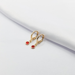 BRINCO DOURADO ARGOLINHA CLICK COM PONTO DE LUZ RUBI P