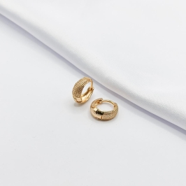 BRINCO DOURADO ARGOLINHA CLICK TEXTURIZADA M