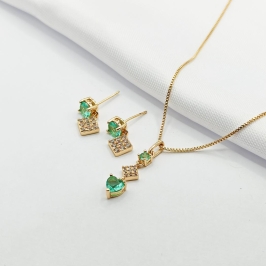 CONJUNTO DOURADO CORAÇÃO VERDE E LOSANGO CRAVEJADO 45CM