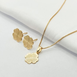 CONJUNTO DOURADO TREVO DE CORAÇÃO TEXTURIZADO 45CM