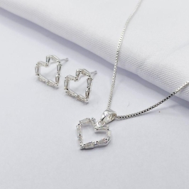 CONJUNTO PRATA CORAÇÃO VAZADO COM BAGUETE CRISTAL 45CM