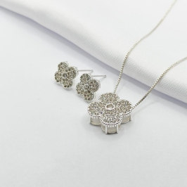 CONJUNTO PRATA INSPIRAÇÃO TREVO VAN CLEEF CRAVEJADO 45CM