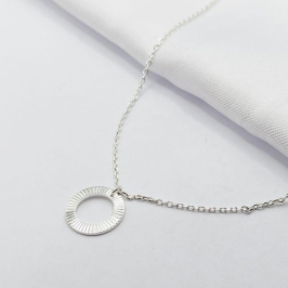 GARGANTILHA PRATA CHOKER CÍRCULO PLISSADO 40CM