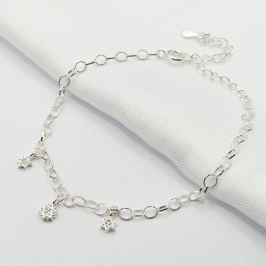 PULSEIRA PRATA ELO GEOMÉTRICO E PINGENTES DE ESTRELAS