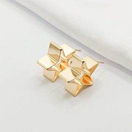 BRINCO DOURADO ESTRELA VAZADA