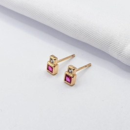 BRINCO DOURADO PONTO DE LUZ CARRÉ ROSA E CRISTAL