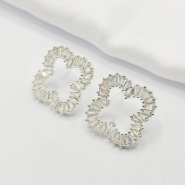 BRINCO PRATA INSPIRAÇÃO TREVO VAN CLEEF BAGUETE CRISTAL
