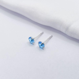 BRINCO PRATA PONTO DE LUZ AZUL M