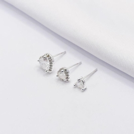 BRINCO PRATA TRIO CORAÇÃO CRISTAL