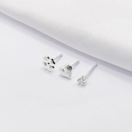 BRINCO PRATA TRIO FLOR CORAÇÃO E PONTO DE LUZ