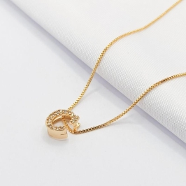 GARGANTILHA DOURADA LETRA C CRAVEJADA 45CM