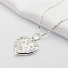 GARGANTILHA PRATA CORAÇÃO COM FLORES 45CM