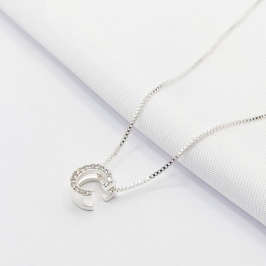 GARGANTILHA PRATA LETRA C CRAVEJADA 45CM