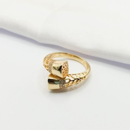 ANEL DOURADO GEOMÉTRICO DETALHES VAZADOS E EM ZIRCÔNIA