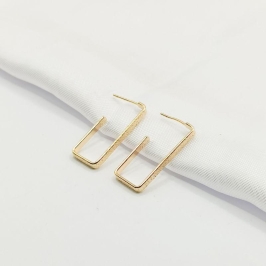 BRINCO DOURADO ARGOLA RETANGULAR DIAMANTADA M