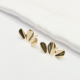 BRINCO DOURADO ORGÂNICO PÉTALAS