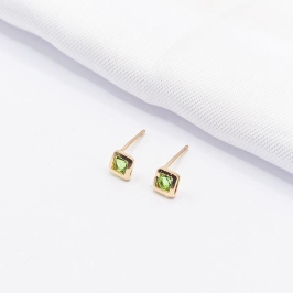 BRINCO DOURADO PONTO DE LUZ QUADRADO VERDE