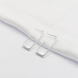 BRINCO PRATA ARGOLA RETANGULAR DIAMANTADA M