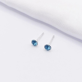 BRINCO PRATA PONTO DE LUZ AZUL DETALHADO M