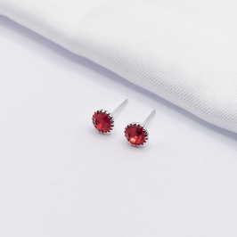 BRINCO PRATA PONTO DE LUZ VERMELHO DETALHADO G