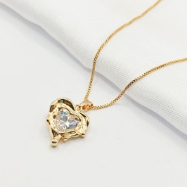 GARGANTILHA DOURADA CORÇÃO CRISTAL DERRETIDO 45CM