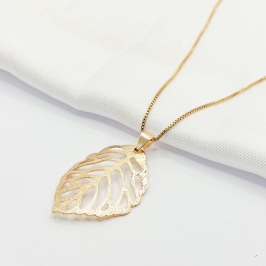 GARGANTILHA DOURADA FOLHA DIAMANTADA 45CM
