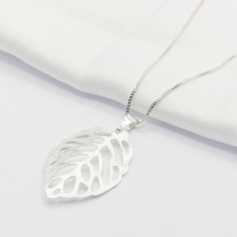 GARGANTILHA PRATA FOLHA DIAMANTADA 45CM