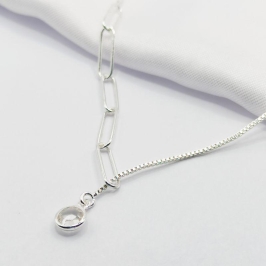 GARGANTILHA PRATA GRAVATINHA ELO CARTIER E PONTO DE LUZ