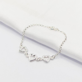PULSEIRA PRATA ELO PORTUGUÊS CORAÇÕES
