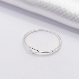 ANEL PRATA FIO CORAÇÃO LISO