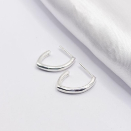 BRINCO PRATA MEIA ARGOLA FIO CURVADO LISO