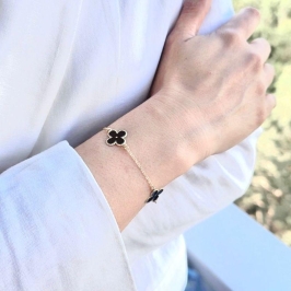 Pulseira Dourada 3 Trevos Preto Resinados