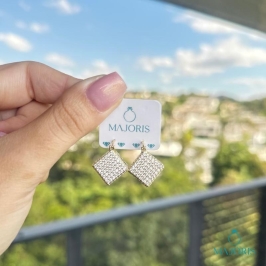 BRINCO DOURADO ARGOLA QUADRADA TRIANGULAR CRAVEJADO