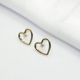 BRINCO DOURADO CORAÇÃO VAZADO COM PINGO DE LUZ