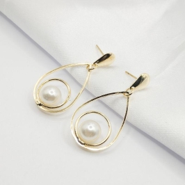 BRINCO DOURADO FIO GOTA COM PEROLA