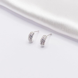 BRINCO PRATA MEIA ARGOLA CRAVEJADA